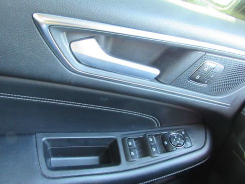 Used 2021 Ford Edge Titanium w/ Equipment Group 301A FWD image 22