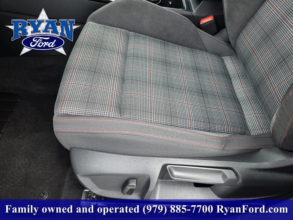 Used 2024 Volkswagen GTI SE FWD image 17