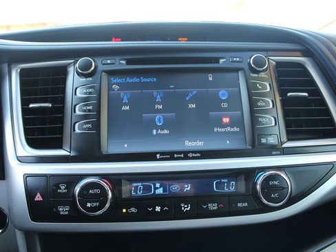 Used 2018 Toyota Highlander XLE image 33