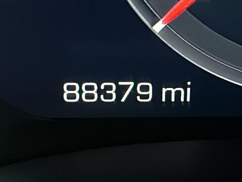 Used 2017 Cadillac Escalade Luxury image 17