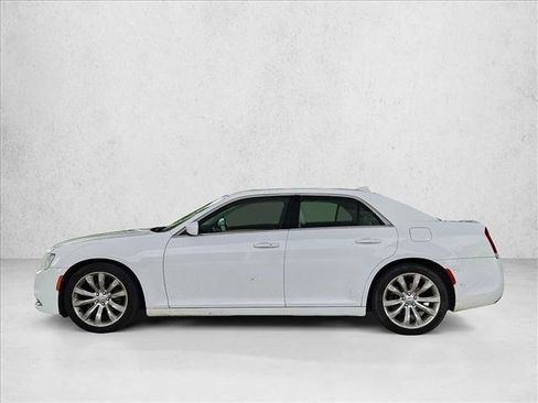 Used 2017 Chrysler 300 Limited w/ Value Package RWD image 8