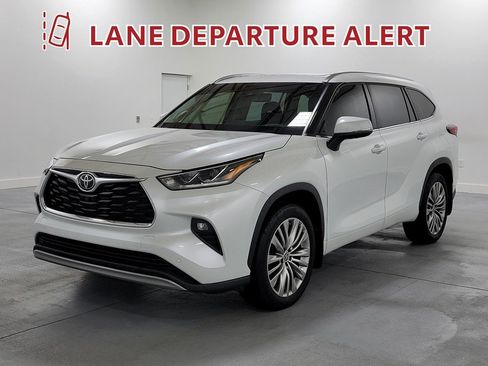 Certified 2022 Toyota Highlander Platinum image 4