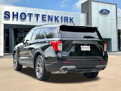 Used 2023 Ford Explorer XLT w/ Equipment Group 202A RWD image 6