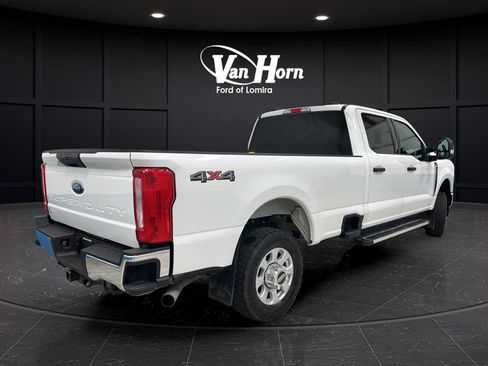 Used 2023 Ford F350 XLT AWD/4WD image 7