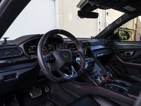 Used 2022 Lamborghini Urus image 15