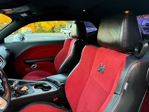 Used 2017 Dodge Challenger R/T Scat Pack w/ Leather Interior Group image 17