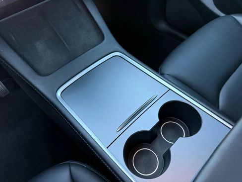 Used 2022 Tesla Model Y Long Range image 24