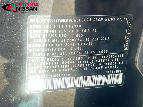 Used 2024 Volkswagen Tiguan SE image 42