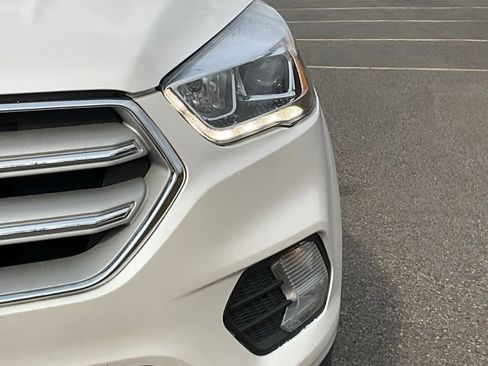 Used 2019 Ford Escape SEL image 2