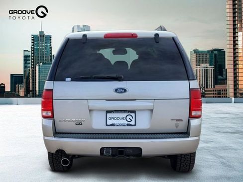 Used 2005 Ford Explorer XLT image 4