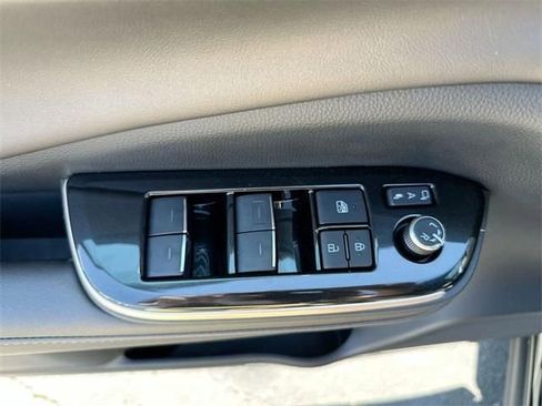 Certified 2025 Toyota Crown Nightshade image 14