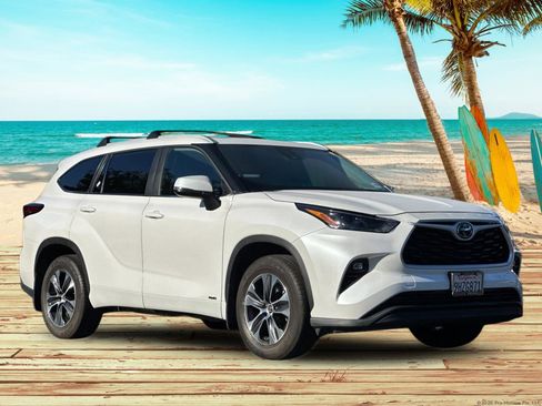 Used 2023 Toyota Highlander XLE image 7