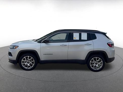 Used 2025 Jeep Compass Limited image 9