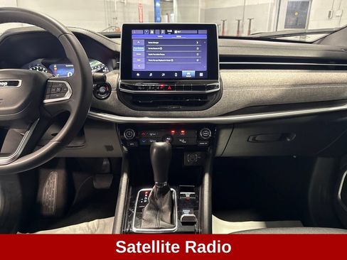 Used 2024 Jeep Compass Latitude AWD/4WD image 10