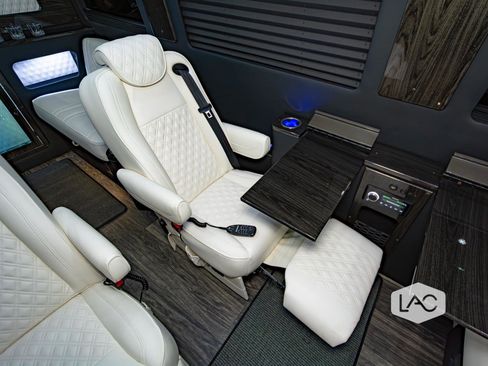 Used 2024 Mercedes-Benz Sprinter 3500 image 7