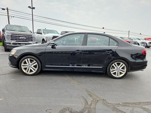 Used 2017 Volkswagen Jetta SEL FWD image 3