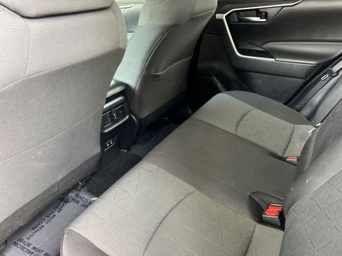 Used 2021 Toyota RAV4 XLE w/ Convenience Package FWD image 4