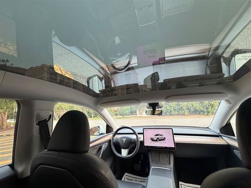 Used 2024 Tesla Model Y Long Range AWD/4WD image 29