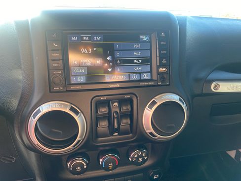 Used 2015 Jeep Wrangler Unlimited Sahara w/ Dual Top Group image 17