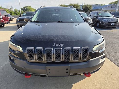 Used 2019 Jeep Cherokee Trailhawk image 8