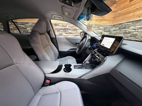 Used 2023 Toyota Venza LE AWD/4WD image 14