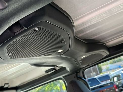 Used 2024 Jeep Wrangler Unlimited image 25