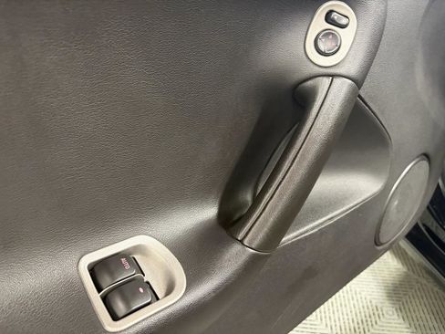 Used 2006 Pontiac Solstice Convertible w/ Premium Package image 24