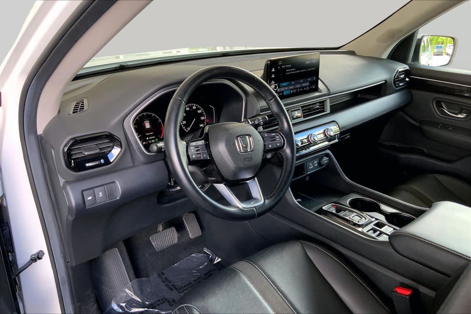 Used 2025 Honda Pilot EX-L image 18