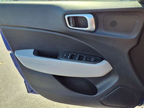 Used 2025 Hyundai Venue SEL FWD image 16