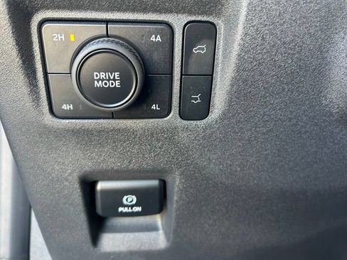 Used 2025 Ford Expedition Active AWD/4WD image 17
