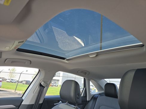 New 2026 Volkswagen Jetta SE FWD image 9