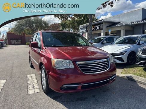 Used 2016 Chrysler Town & Country Touring image 1