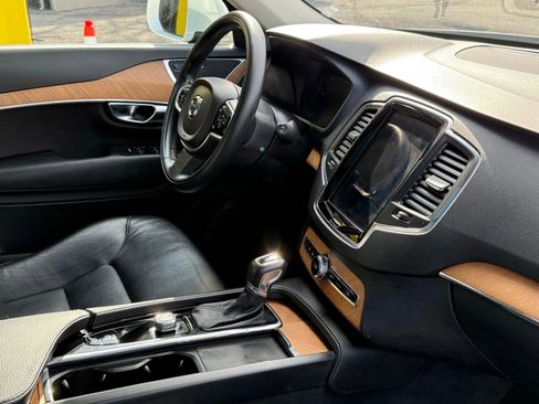 Used 2022 Volvo XC90 T6 Momentum w/ Climate Package image 21