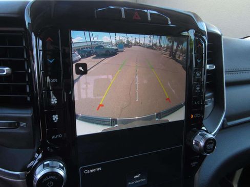 Used 2022 RAM 1500 Laramie AWD/4WD image 17
