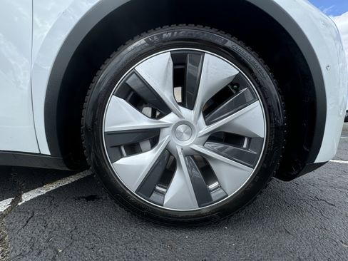 Used 2020 Tesla Model Y Long Range image 31