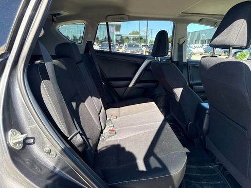 Used 2018 Toyota RAV4 XLE FWD image 13