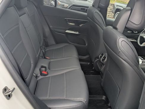Used 2025 Mercedes-Benz GLC 300 4MATIC image 18