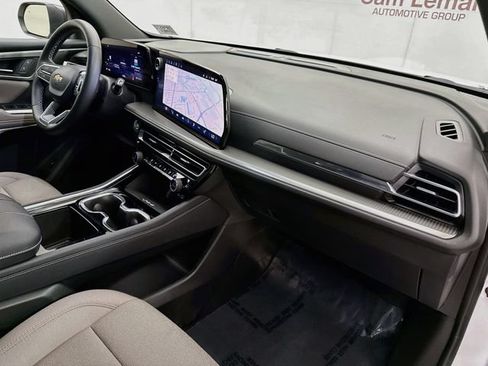 Used 2025 Chevrolet Traverse LT w/ LPO, Floor Liner Package FWD image 29