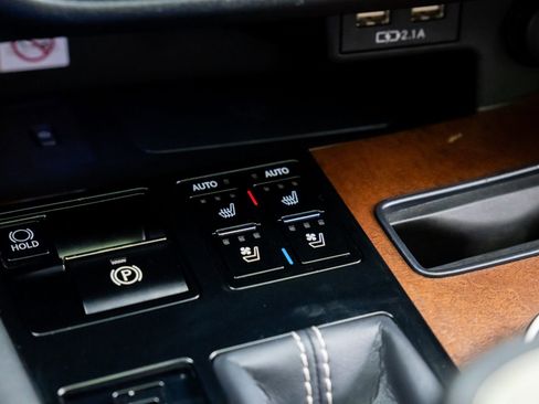 Used 2022 Lexus RX 350L Premium w/ Premium Package image 29