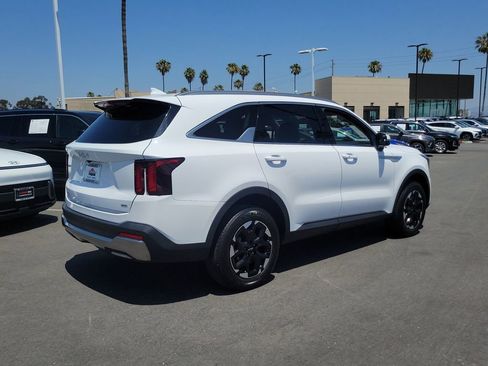 Used 2024 Kia Sorento S AWD/4WD image 4
