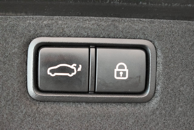 Used 2018 Genesis G80 3.8 w/ Option Group 03 AWD/4WD image 15