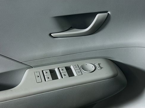 Used 2025 Hyundai Kona SEL FWD image 15