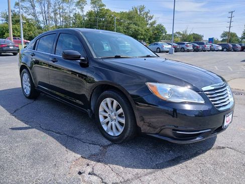 Used 2012 Chrysler 200 Touring FWD image 3
