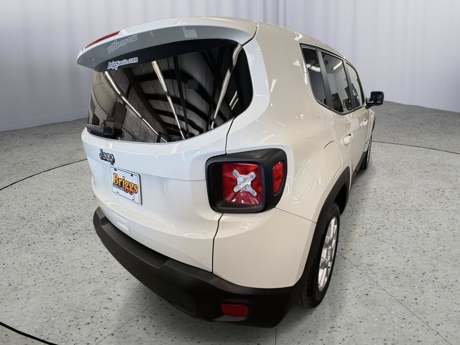 Used 2023 Jeep Renegade Latitude AWD/4WD image 5