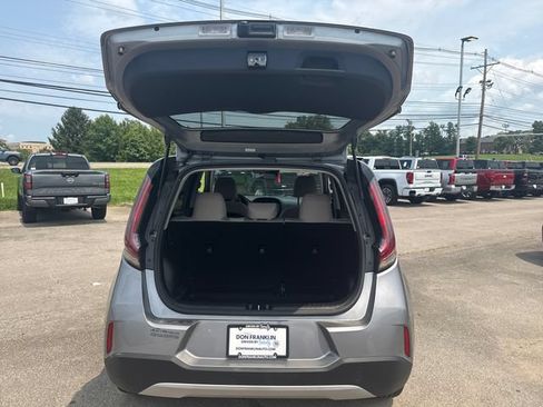Used 2025 Kia Soul LX w/ LX Technology Package FWD image 9