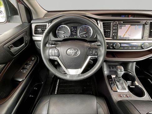 Used 2018 Toyota Highlander Limited AWD/4WD image 8
