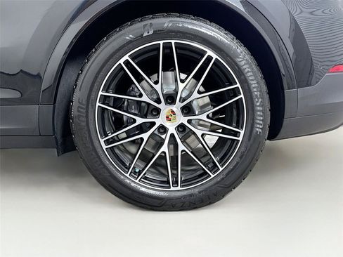 Used 2024 Porsche Cayenne Coupe AWD/4WD image 33