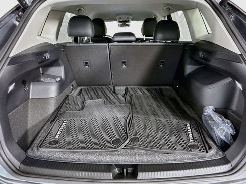 Certified 2025 Volkswagen Tiguan SE AWD/4WD image 21