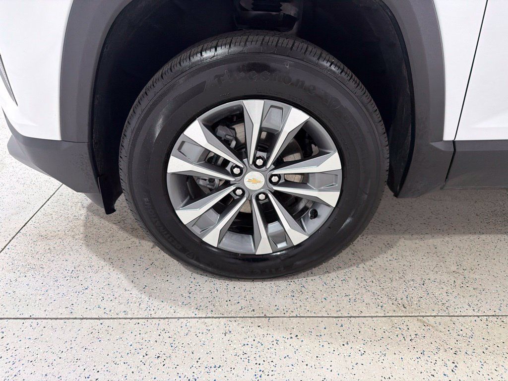 Used 2026 Chevrolet Equinox LT FWD image 29
