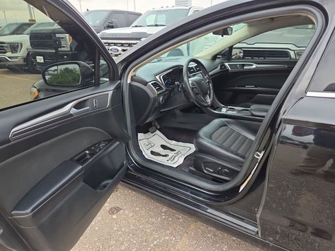 Used 2017 Ford Fusion SE w/ Equipment Group 201A FWD image 14